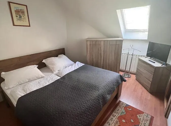 Apartament Kisvoelgy House *